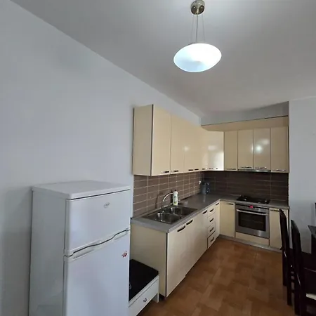 Ar 2 Bedrooms *